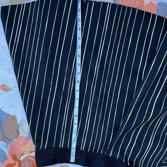 Alice & Olivia Pleated Black Flared Skirt: Small - Picture 6 of 7